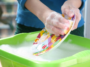 teniamoci in forma lavando i piatti